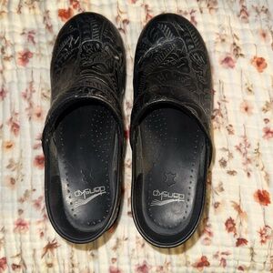 Dansko Black Embossed Women's Clogs